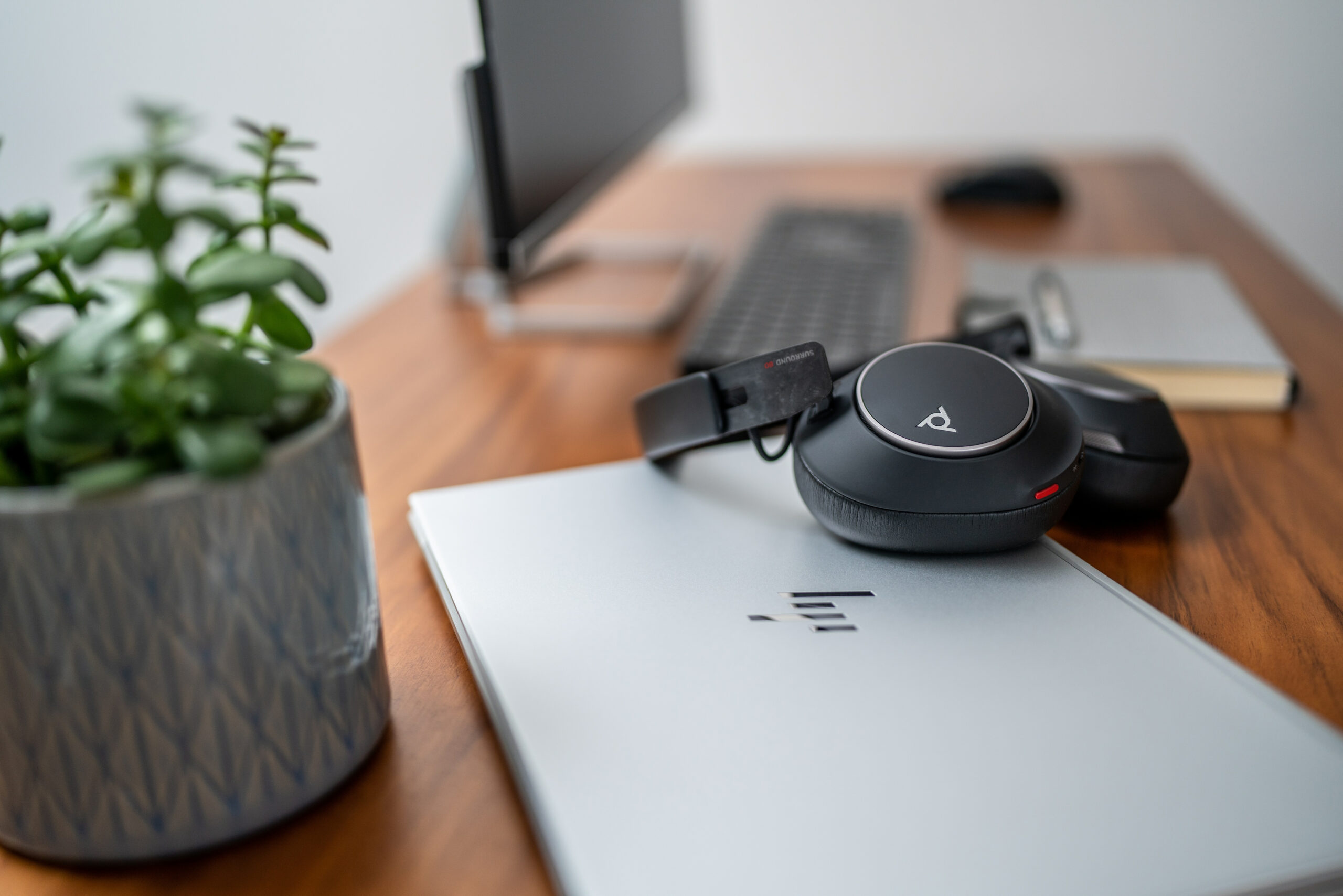 POLY Voyager Surround 80 UC USB-C Headset + USB-C/A-adapter - Afbeelding 14