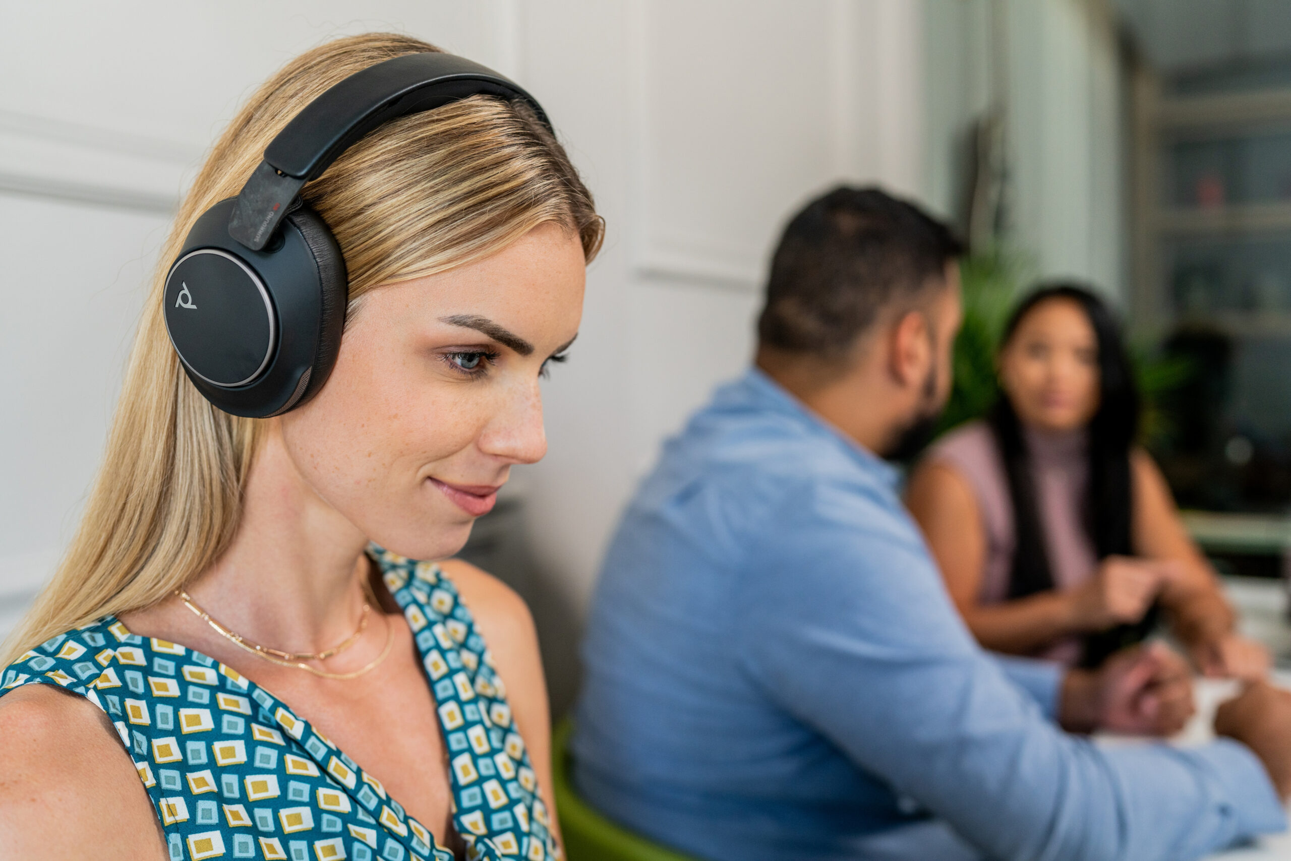 POLY Voyager Surround 80 UC USB-C Headset + USB-C/A-adapter - Afbeelding 10