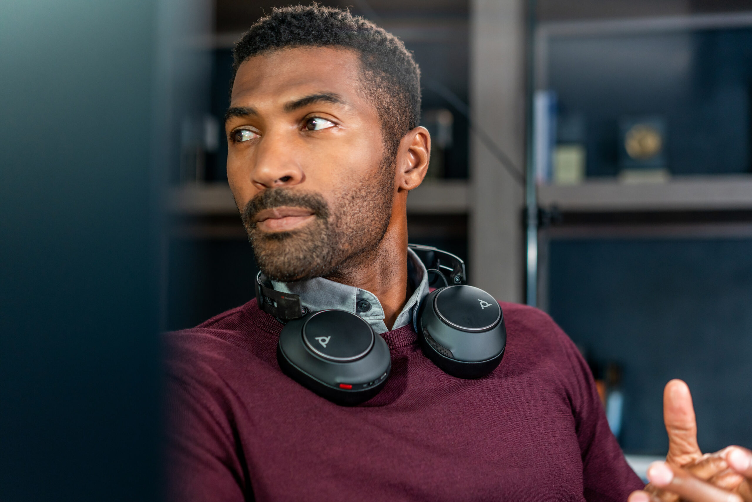 POLY Voyager Surround 80 UC USB-C Headset + USB-C/A-adapter - Afbeelding 12