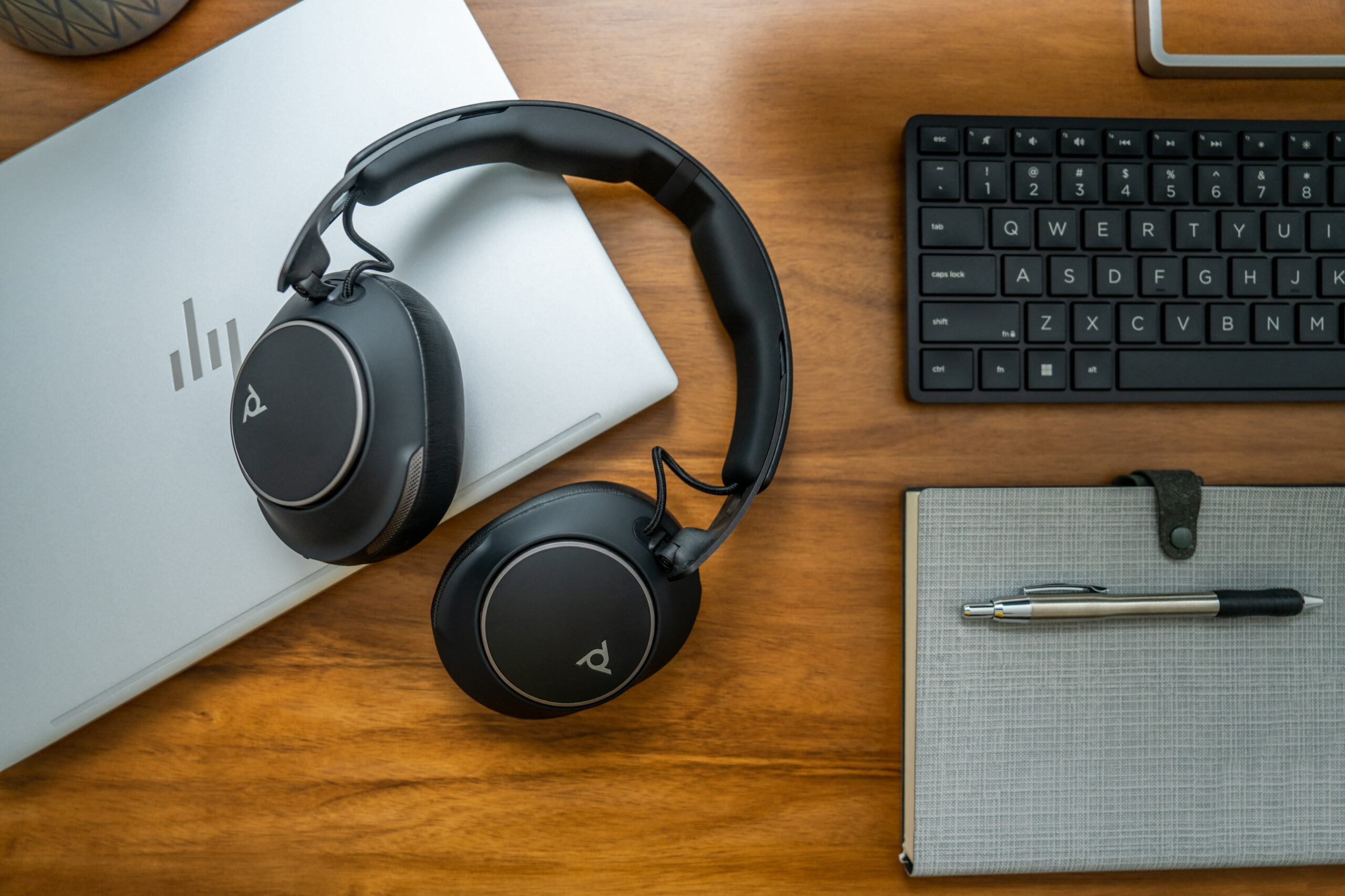 POLY Voyager Surround 80 UC USB-C Headset + USB-C/A-adapter - Afbeelding 9